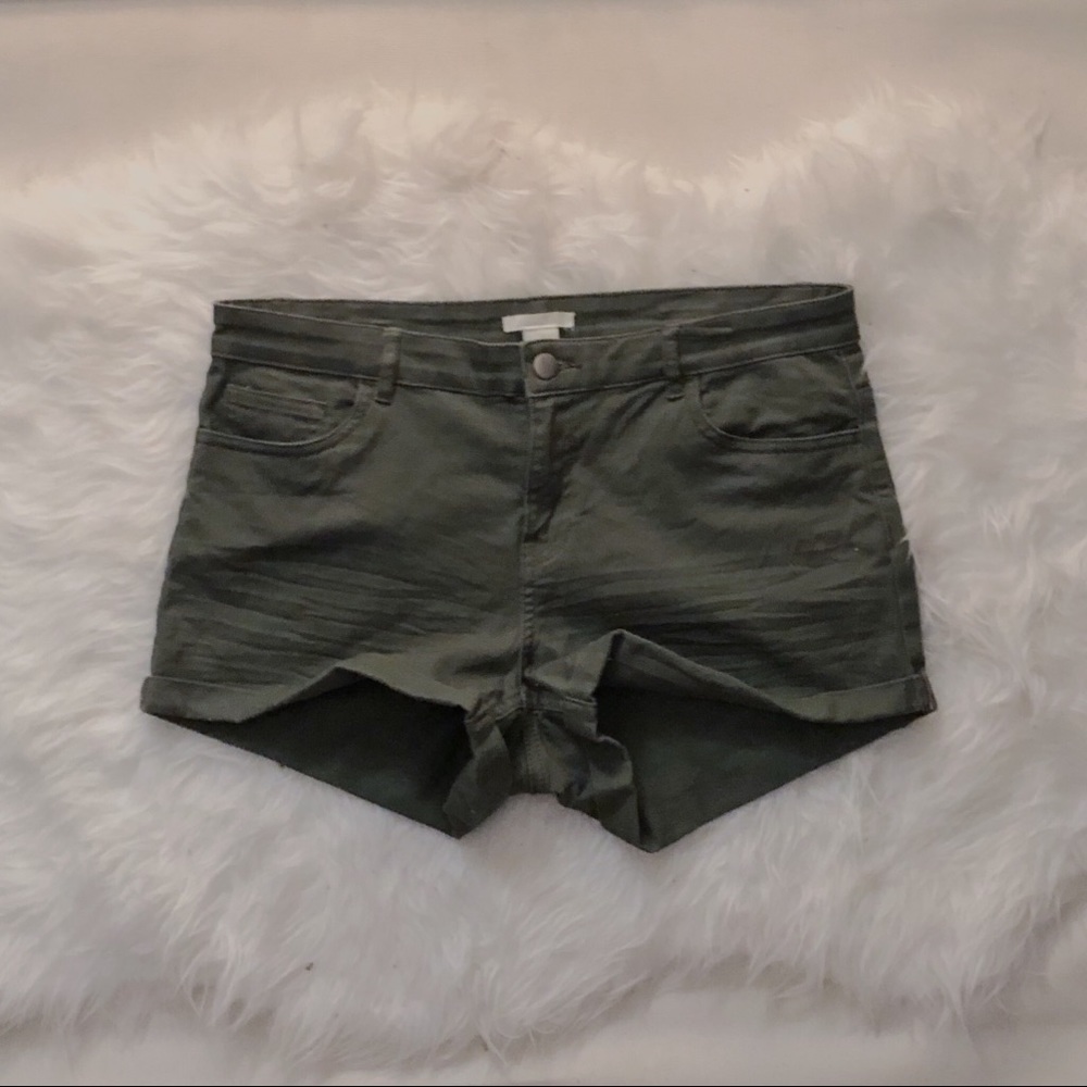 H&M Olive Green Mid-Rise Twill Shorts